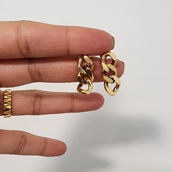 New 18k Gold Earrings! - Picture 2 of 4